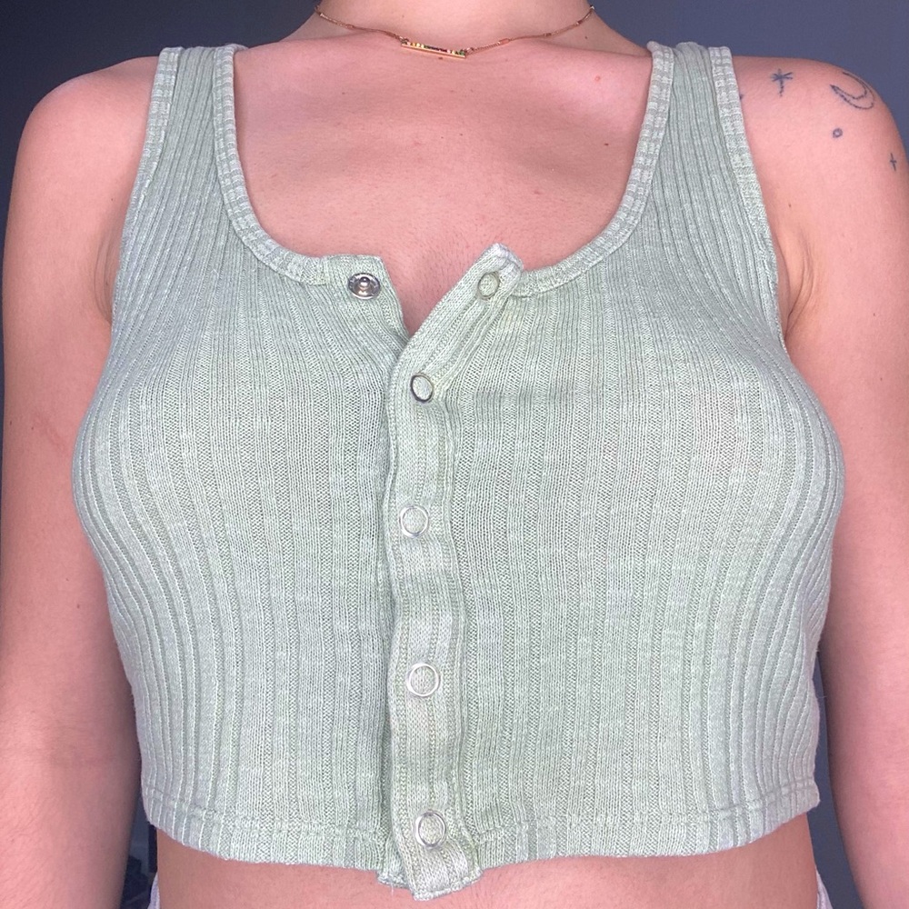 Wild Fable Green rubbed tank with silver open buttons.